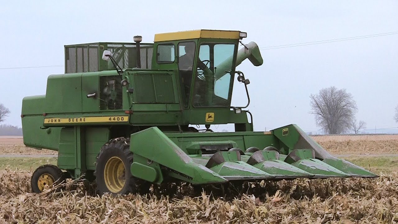 John Deere 4400